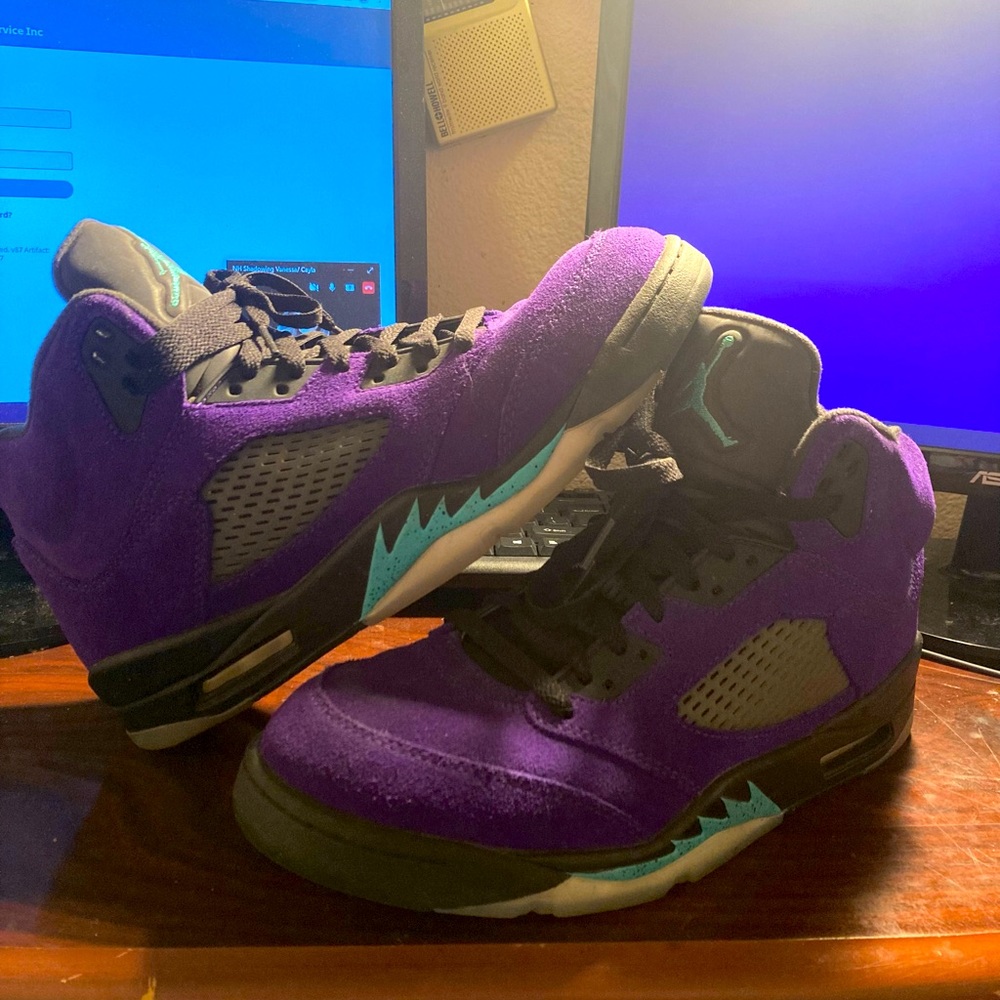 Jordan purple shoes